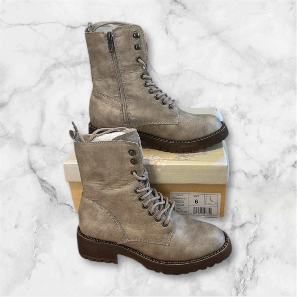 NanaMacs Very G Selena Combat Boot (Cream) size 6